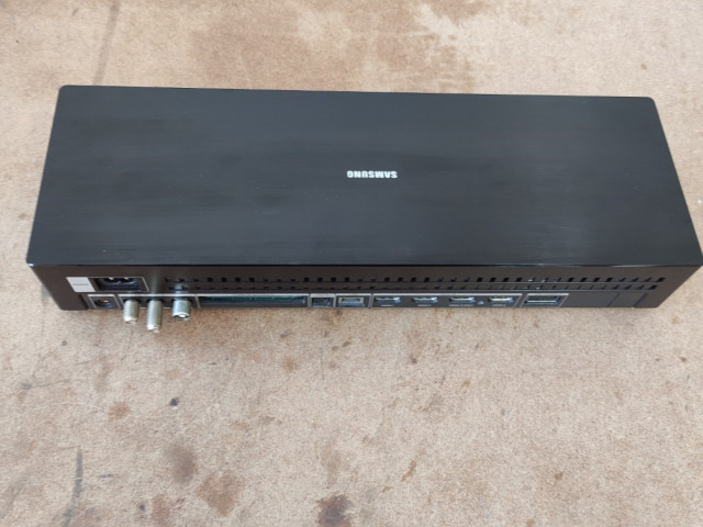 Samsung SOC1001R BN91-21300E LCD One Connect Box